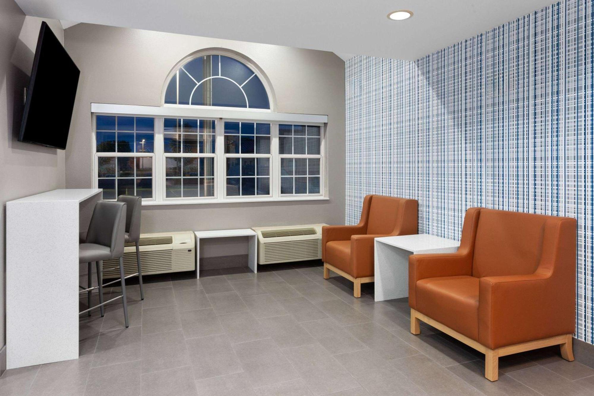 Microtel Inn By Wyndham Janesville Esterno foto